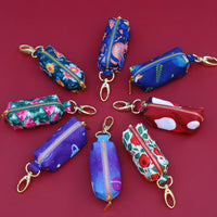 Czerwone Etui na kupoworki dla psa Abstract Red - Kiss the