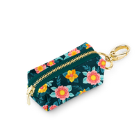 Zielone Etui na kupoworki dla psa Wild Flowers - Kiss the